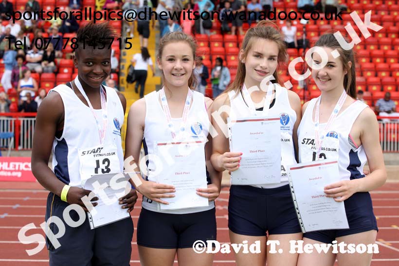 Junior girls 4 x 100 metres relay, 2015 English Schools Track and Field Champs., Gateshead Stadium. Photo: David T. Hewitson/Sports for All Pics
